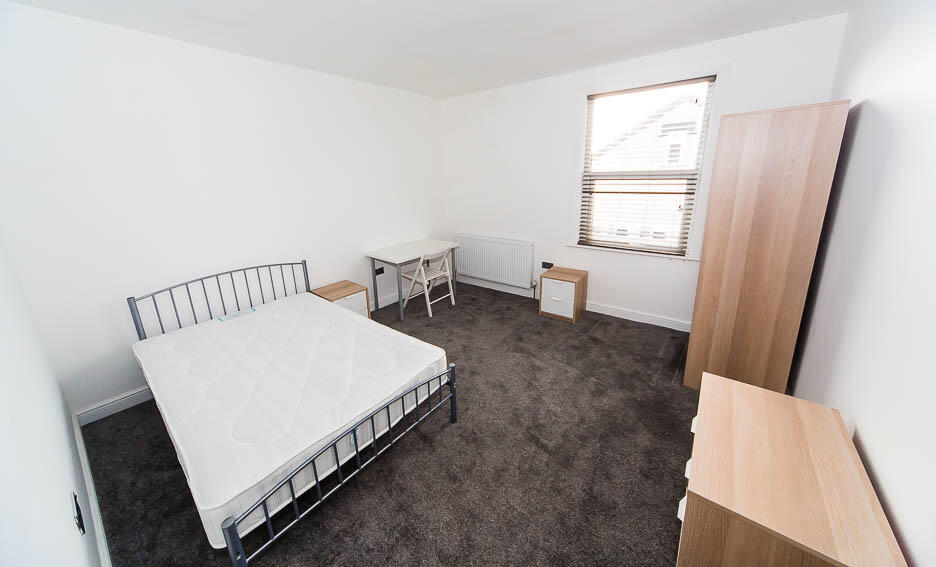 6 bedroom terraced house for rent