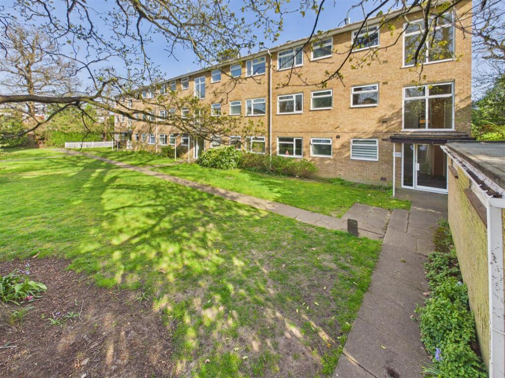 Apartment in Walton-on-Thames, Surrey