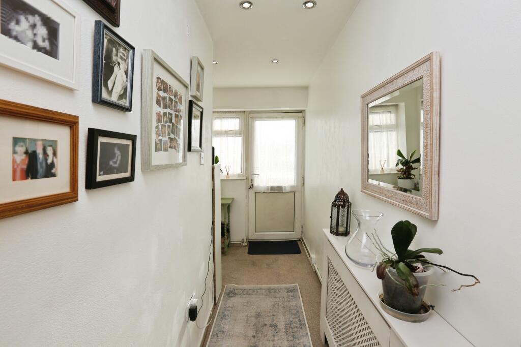 Apartment in Southampton, Harefield - View 2