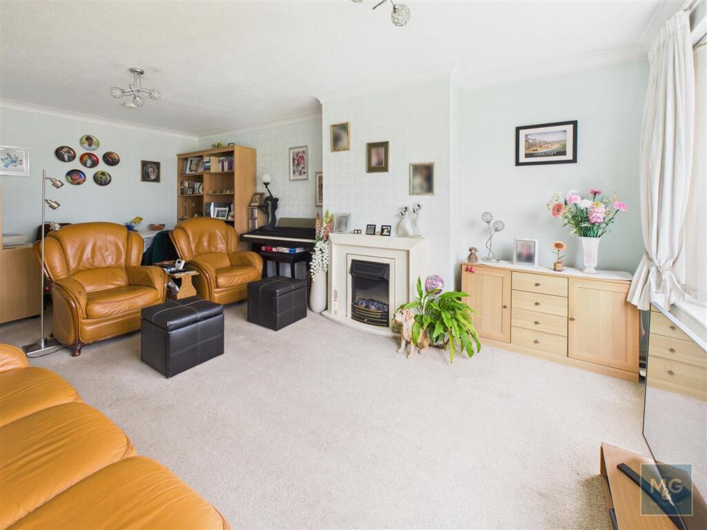 Whitby Road, Bury St. Edmunds photo 2