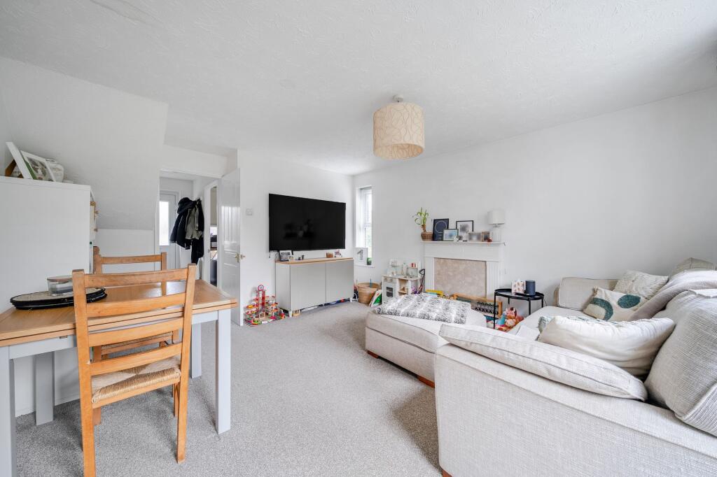 Aspen Close, Colden Common, SO21 photo 4