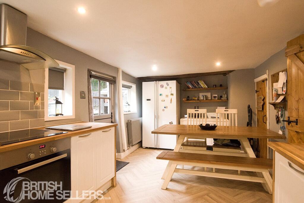 House in Oldham, Greater Manchester - View 5