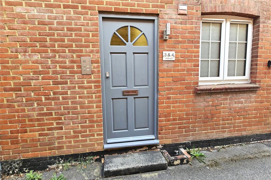 Beacon Hill Road, Hindhead, Surrey, GU26 photo 2