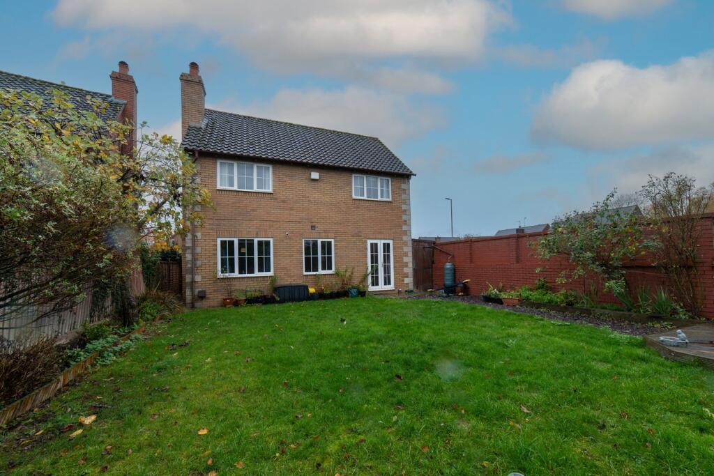 Kingsclere Drive, Bishops Cleeve, Cheltenham, GL52 photo 2