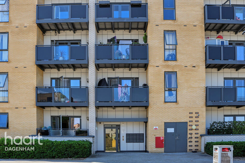 Apartment in Ilford - View 4