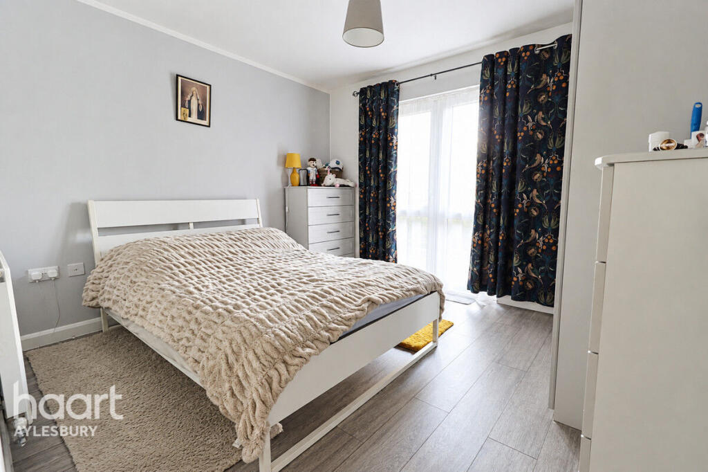 Apartment in Aylesbury, Berryfields - View 5