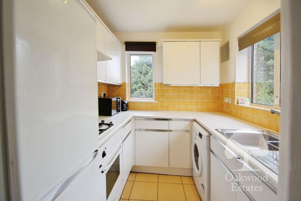 Apartment in Richings Park, Iver - View 4