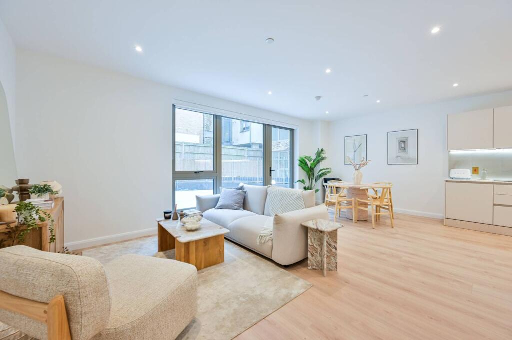 Main image of property: Solomons Passage, Peckham Rye, London, SE15