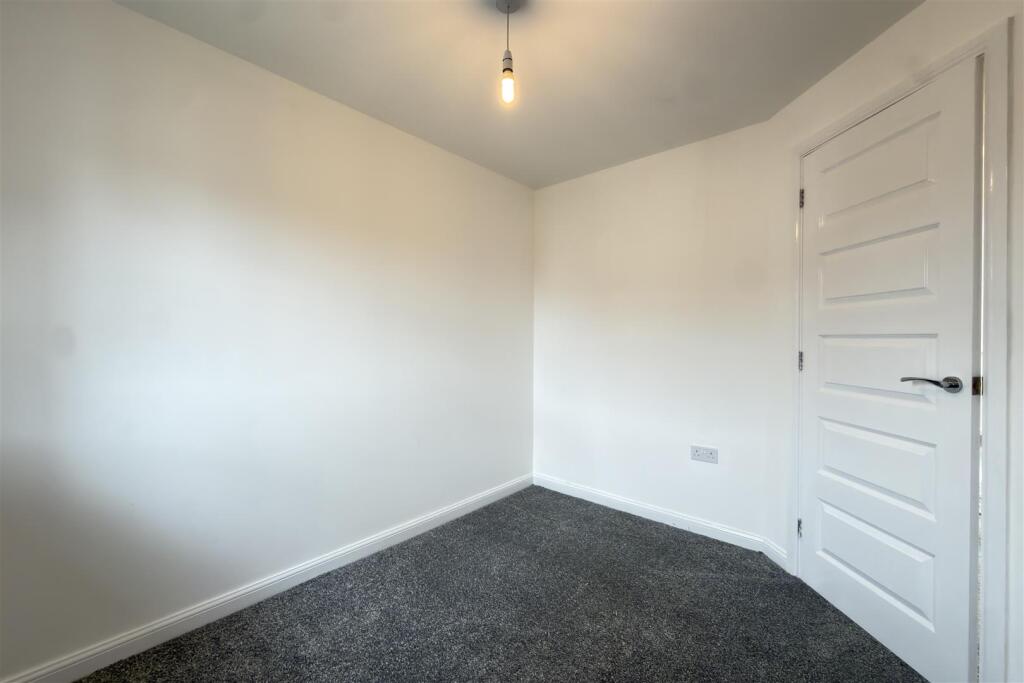 House in Blaby, Glenfields - More