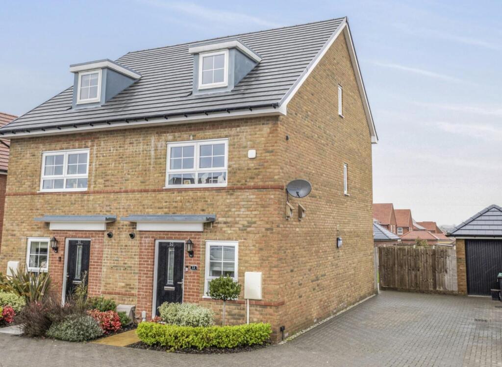 3-bed semi-detached on Blackwater Drive, Dunmow, Essex, £415,000