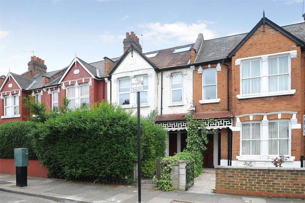 3 bedroom maisonette for rent