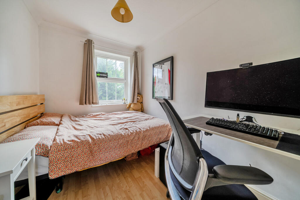House in Sunningdale, Windsor and Maidenhead - More