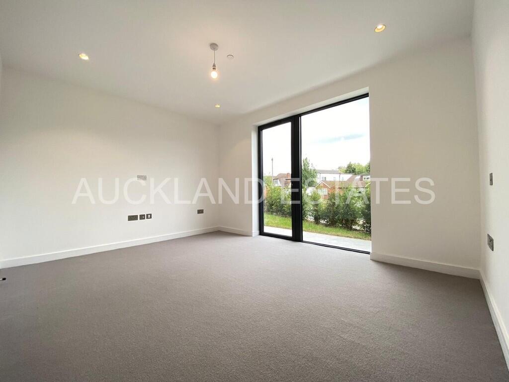 Apartment in Welwyn Hatfield, North Mymms - View 3