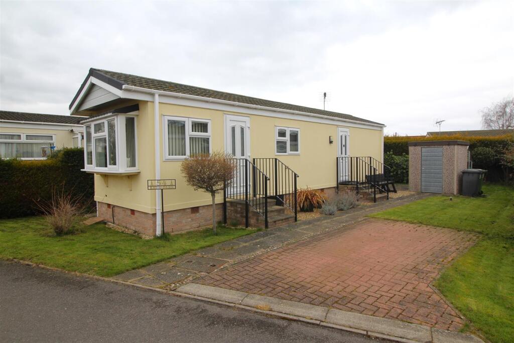 2-bed caravan on Parnwell Way, Peterborough, £65,000