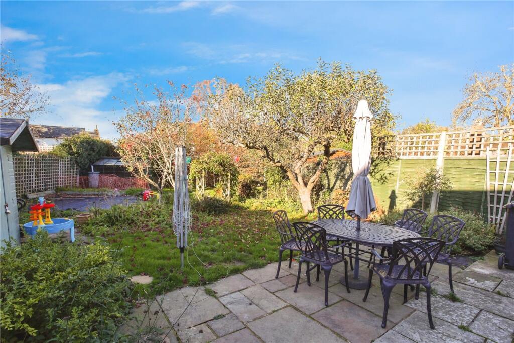 House in Tunbridge Wells, Paddock Wood - More