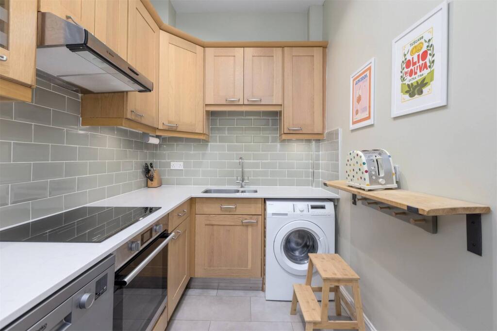 Apartment in Edinburgh - More