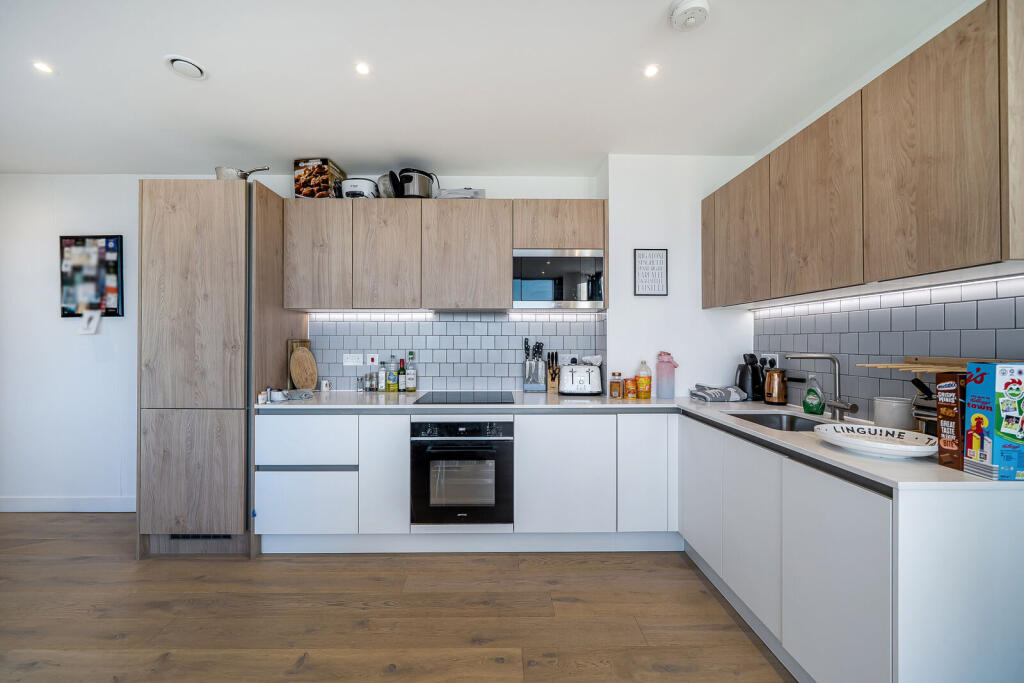 Apartment in Watford, Hertfordshire - View 4