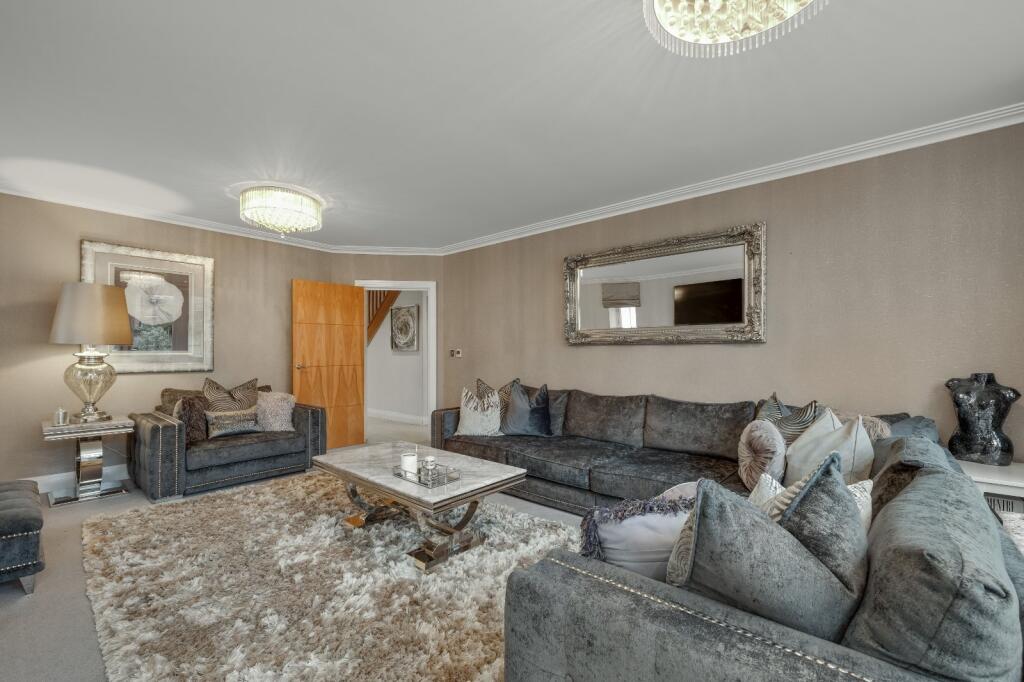 Scholars View, Embercourt Road, Thames Ditton, Surrey, KT7 - View 4