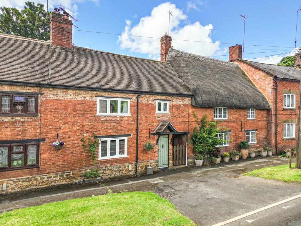 Main image of property: Chipping Warden, OX17 1LE
