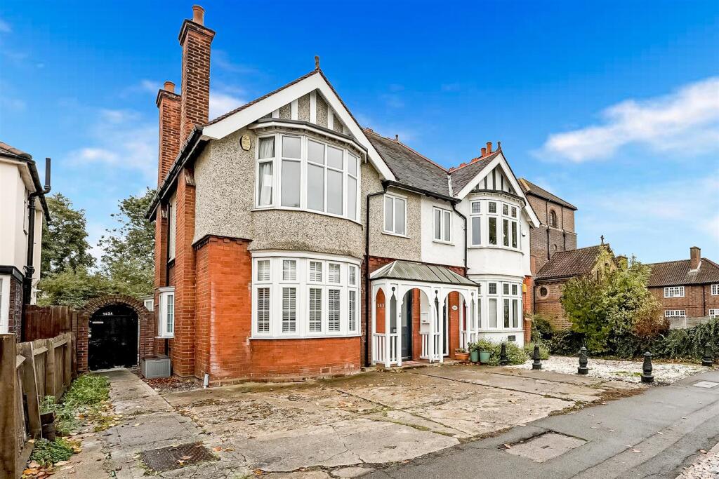 1-bed flat on Mawney Road, Romford, £260,000