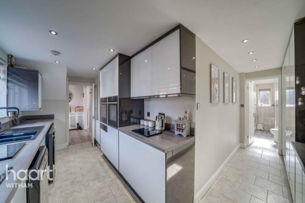 Tusser Close, Witham photo 4
