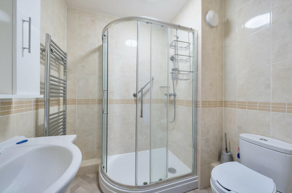 Apartment in East Hertfordshire, Bishop's Stortford - More