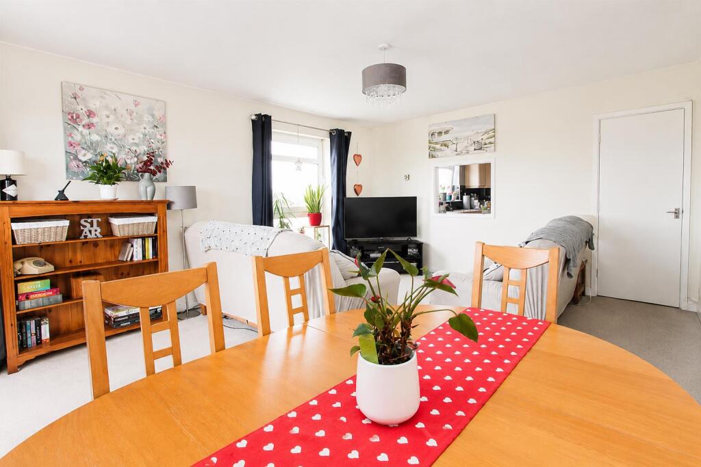 Apartment in Wallington - View 5