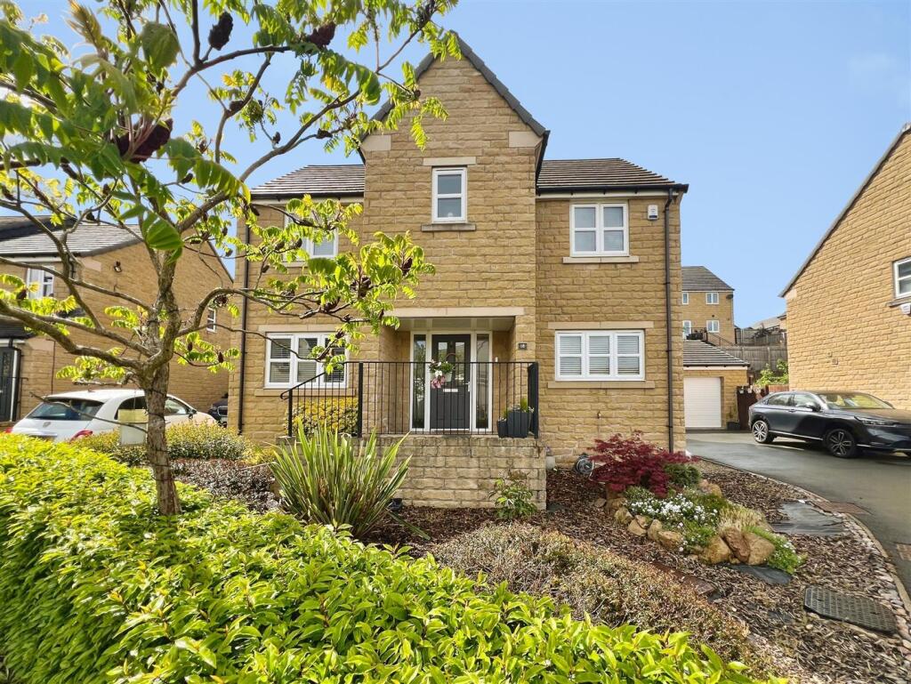 4-bed detached on Brompton Drive, Apperley Bridge, BD10 0DQ, £450,000