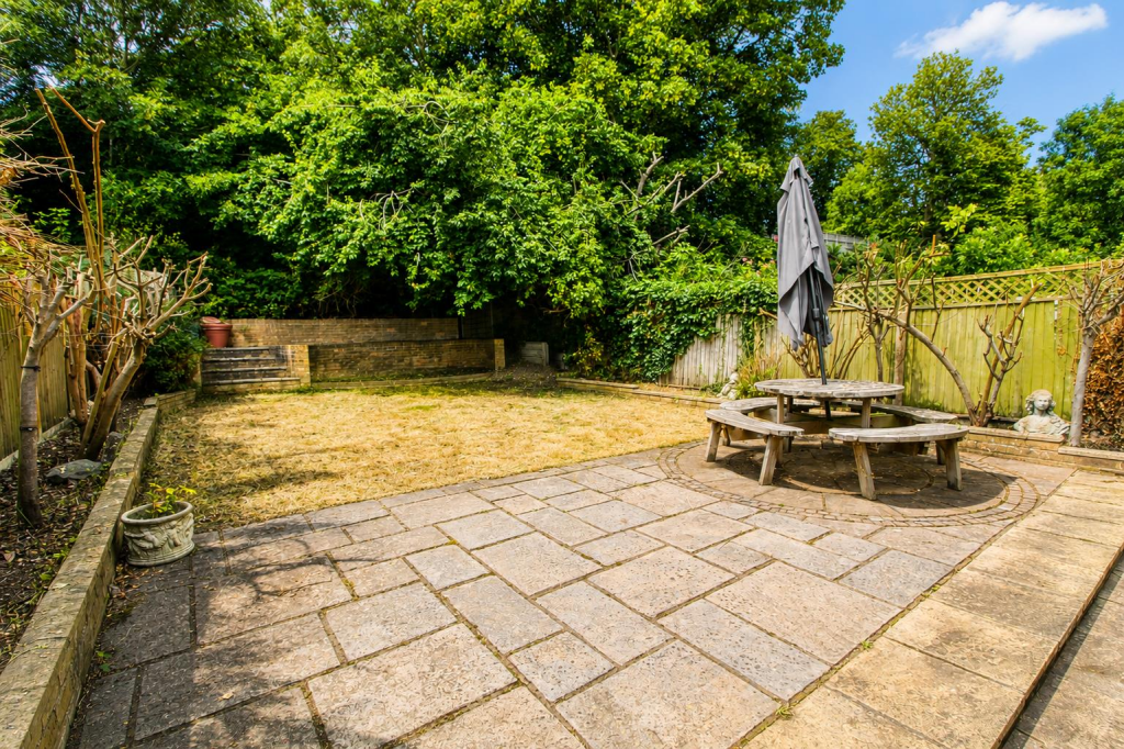 House in Sutton - View 4