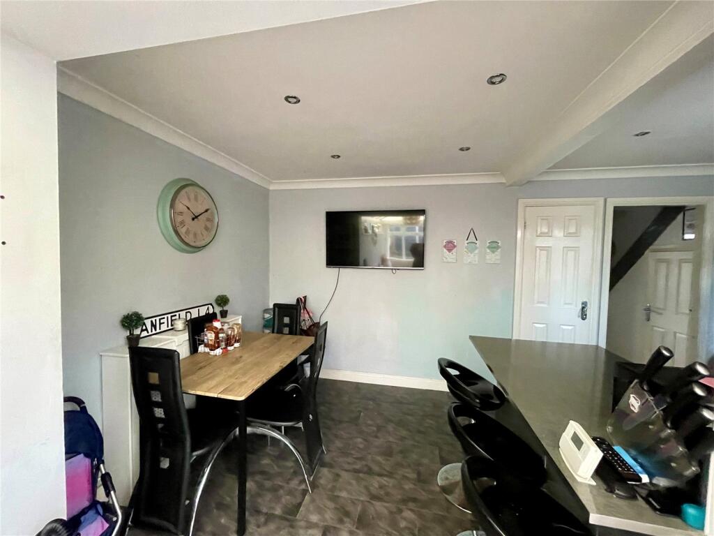 Tuscan Way, Newcastle, Staffordshire, ST5 photo 4