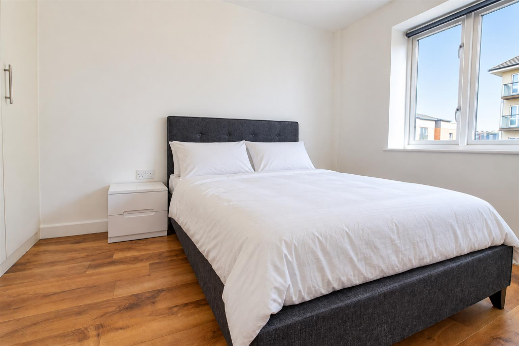 Apartment in Southall - View 3
