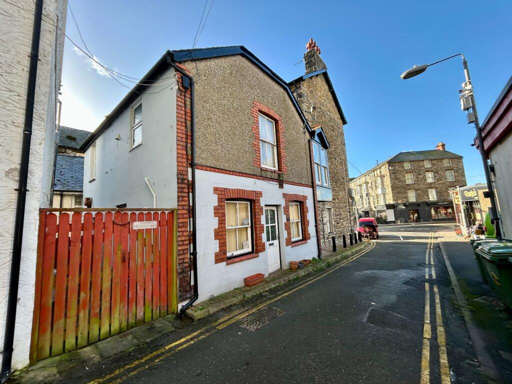 Glan Y Werydd Shop, Flat 2 & 3, High Street, Barmouth photo 3