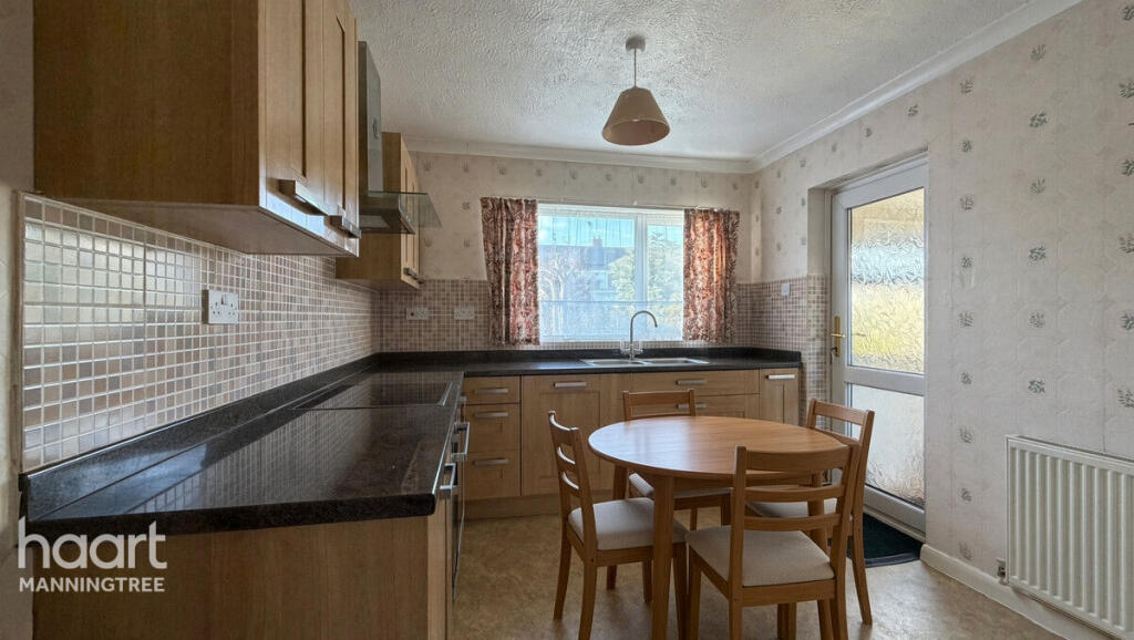 House in Manningtree, Lawford - View 4