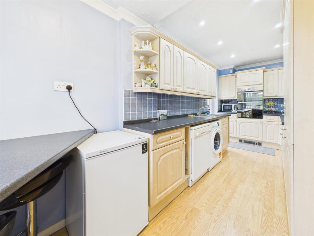 Warnford Road, Tilehurst, Reading photo 2