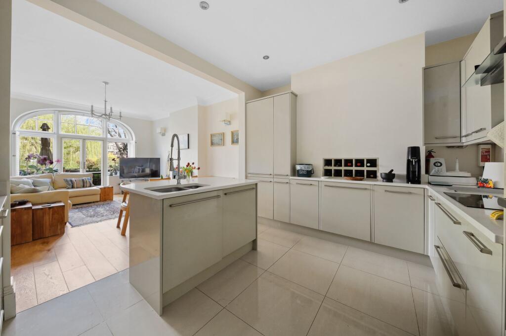 Apartment in Twickenham - More
