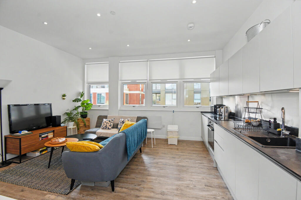 Apartment in Twickenham - View 2
