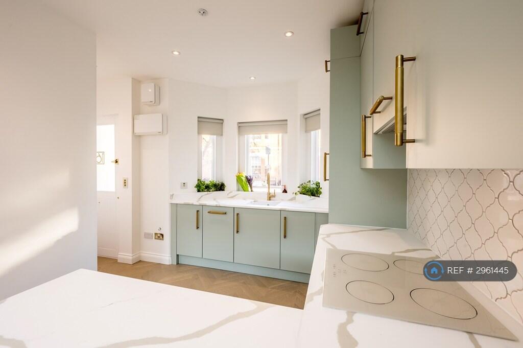 Main image of property: Japan Cres, London, N4