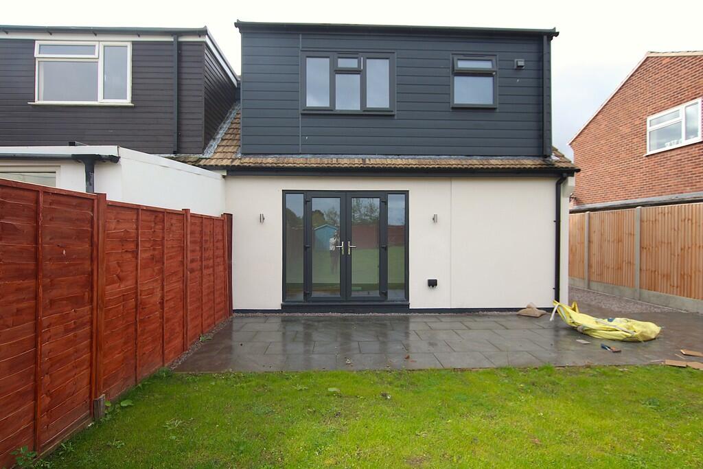 House in South Kesteven, Great Gonerby - View 2