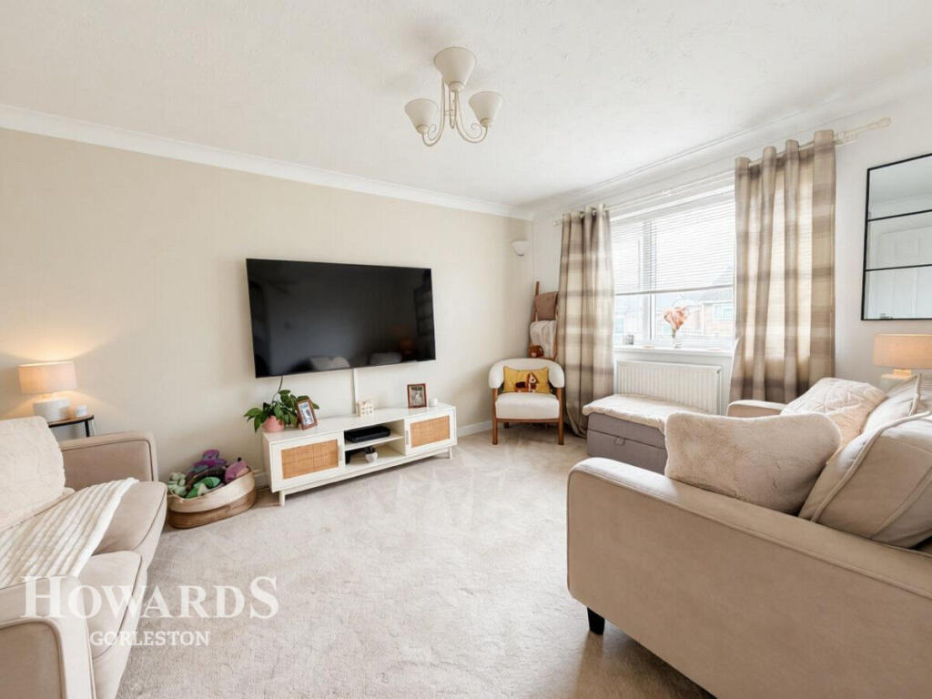 House in Great Yarmouth, Bradwell - View 2