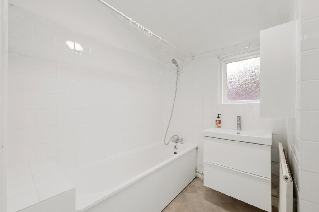 House in Croydon - More
