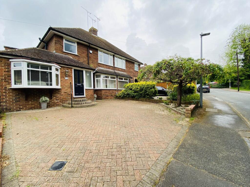 Main image of property: Hawthorn Close, Dunstable, Bedfordshire, LU6