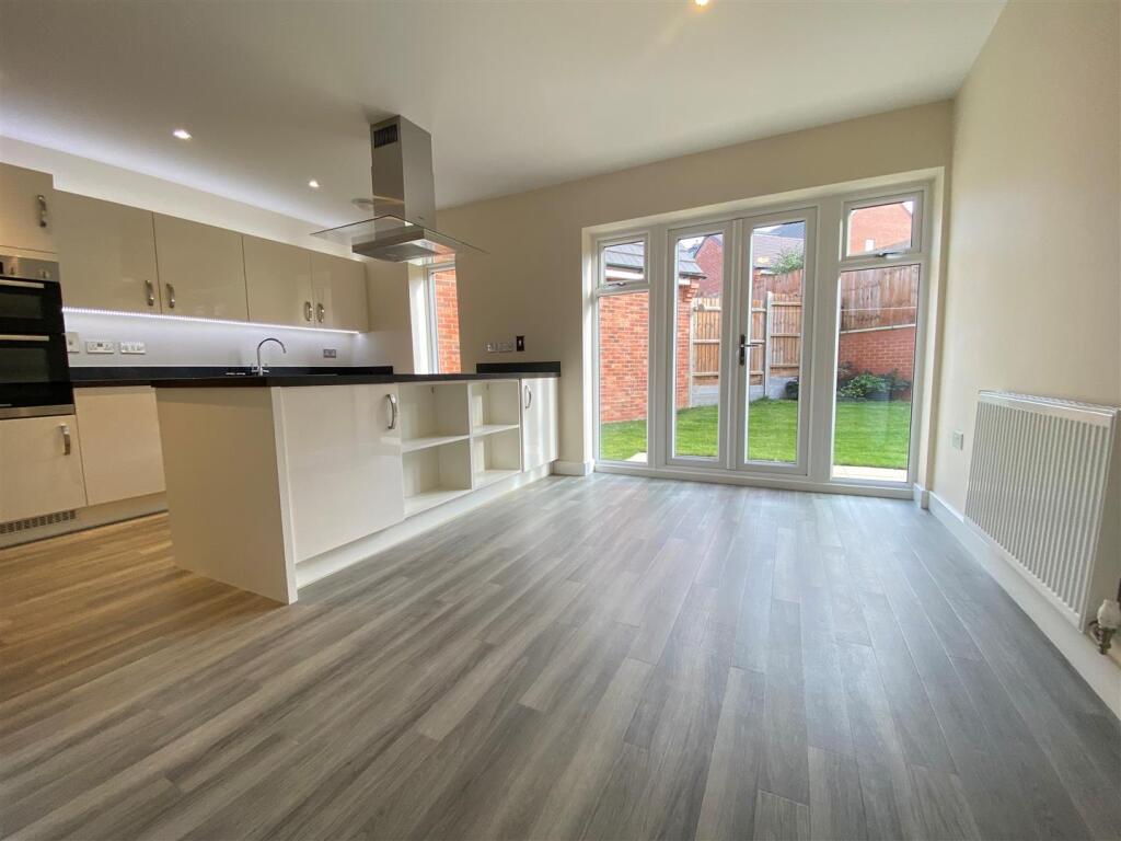 Glebe Road, Boughton, Northampton – pohled 2