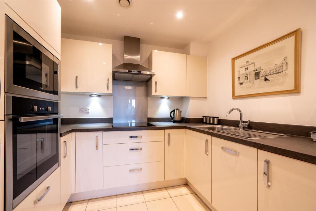 London Road, St. Albans - View 3