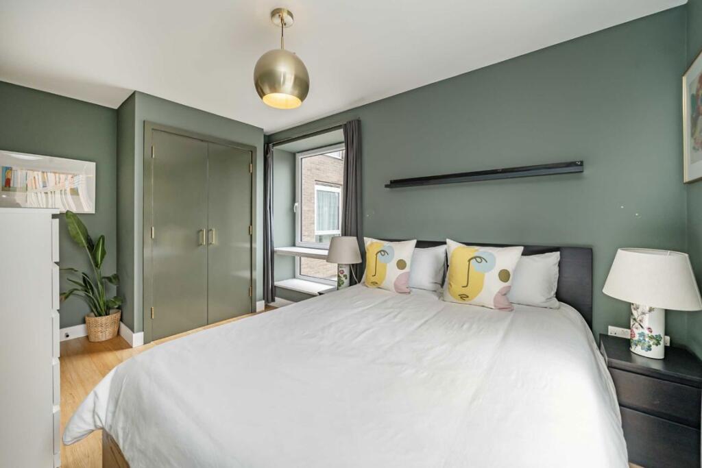 Apartment in London, St John's Estate, Isle of Dogs - View 4