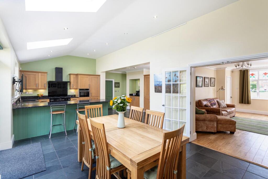 House in Howden, East Riding of Yorkshire - View 2