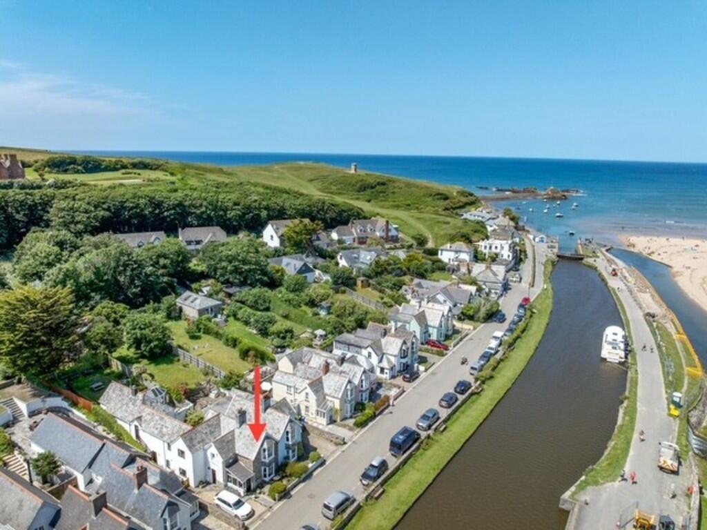 2-bed flat on 7, Breakwater Road, Bude, £325,000