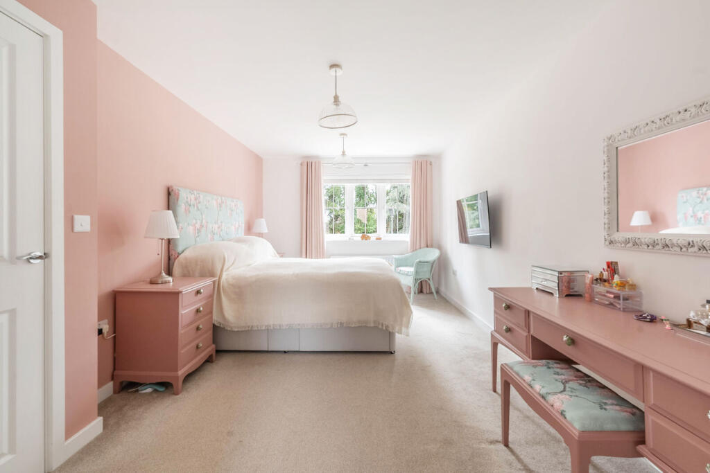 House in Dacorum, Kings Langley - View 4