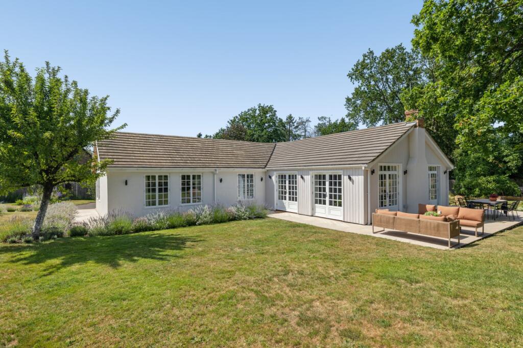 Green Lane, Churt, Farnham, Surrey, GU10 - View 3