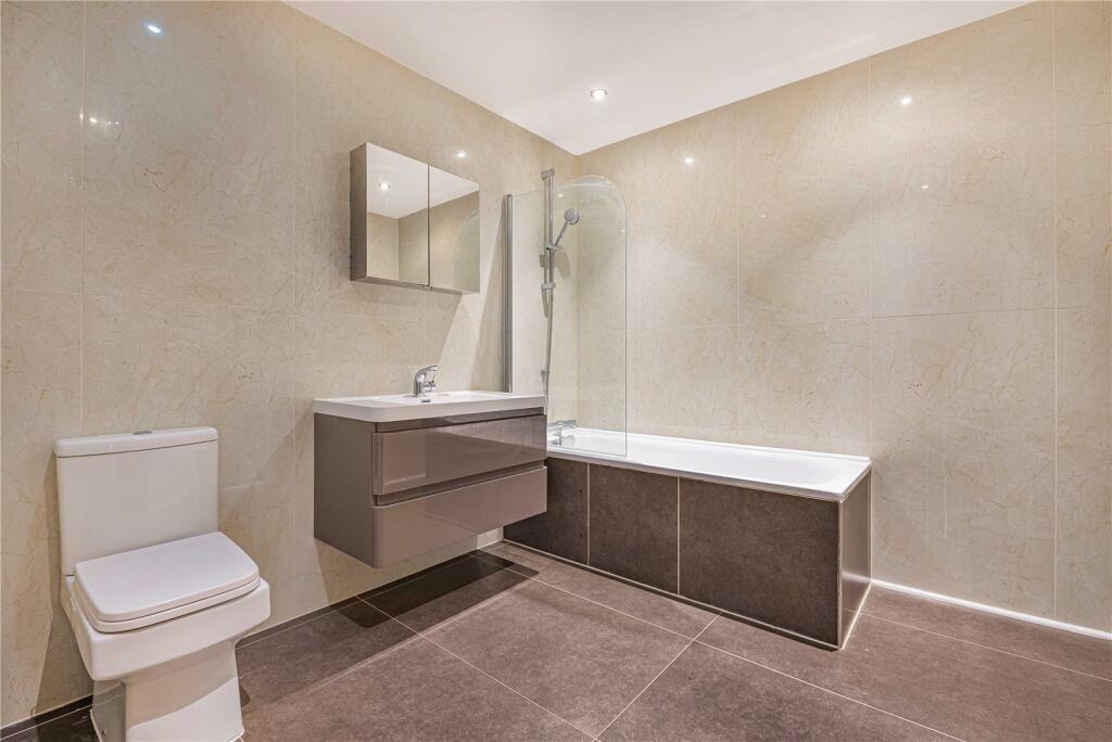Upper Wickham Lane, Welling, Kent, DA16 photo 3
