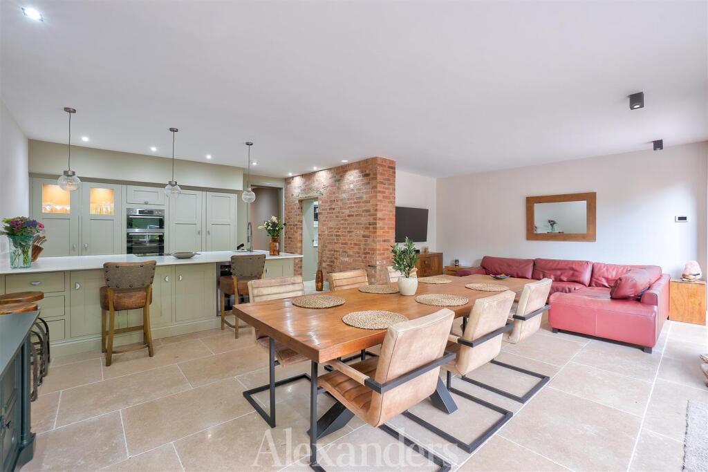 House in Hinckley and Bosworth, Cadeby - More
